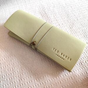 3/$30💜Ted Baker London Cream Soft Eyeglass Case Holder